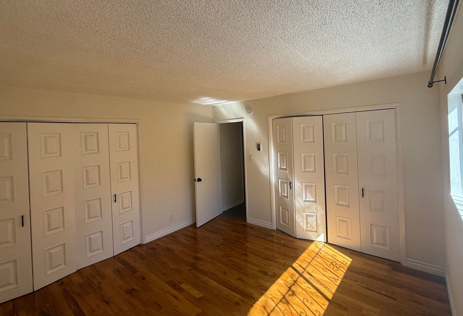 Los Angeles Apartment: 439 S Hobart Blvd