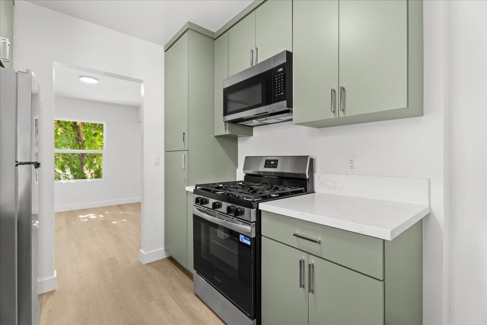 Valley Village Apartment: 5312 Radford Ave