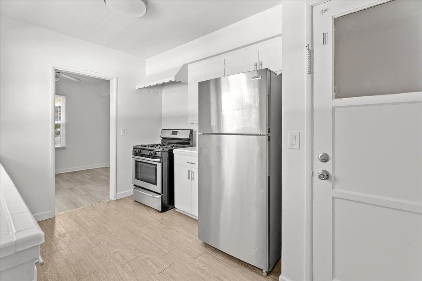 Valley Village Apartment: 5306 Radford Ave
