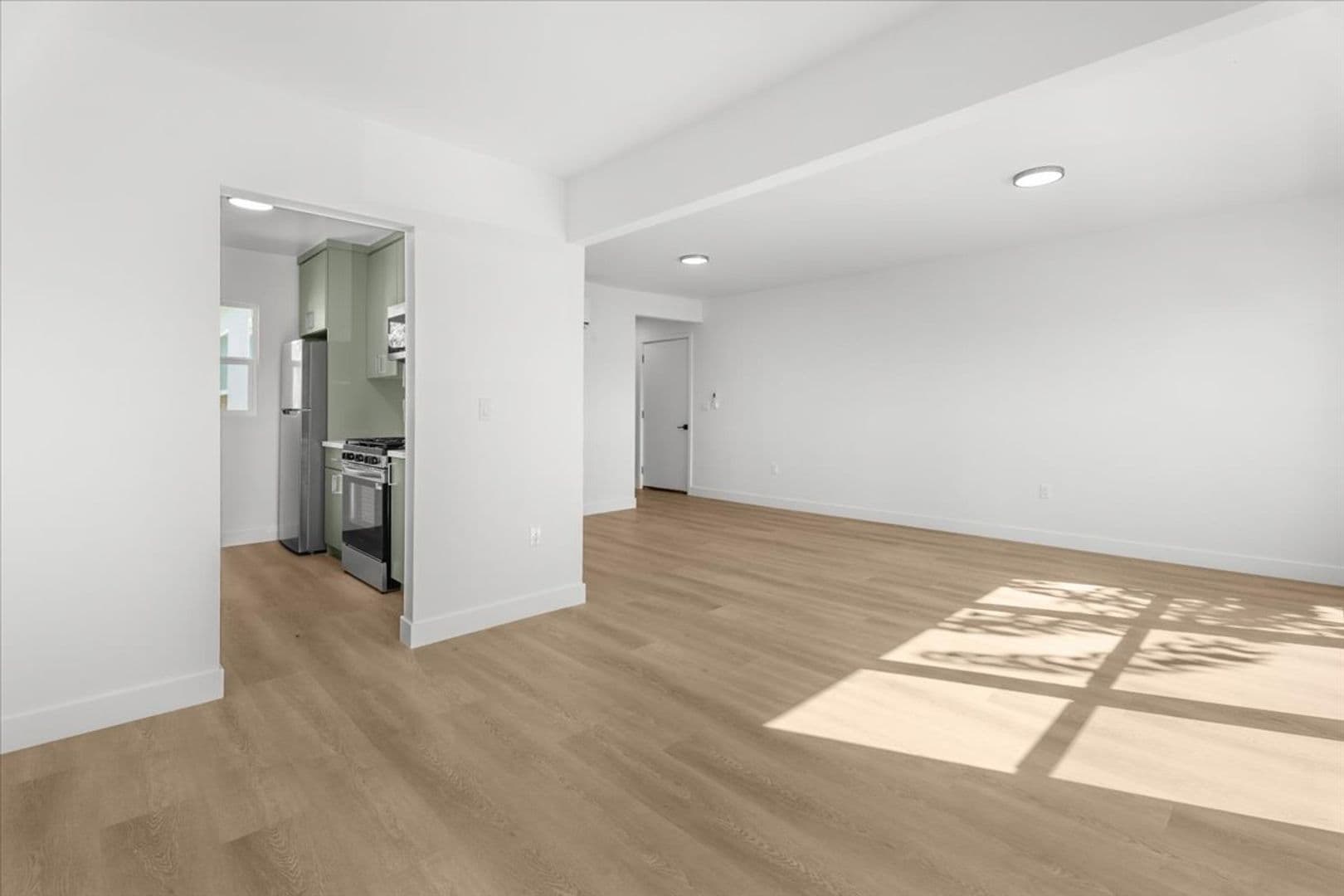 Valley Village Apartment: 5312 Radford Ave