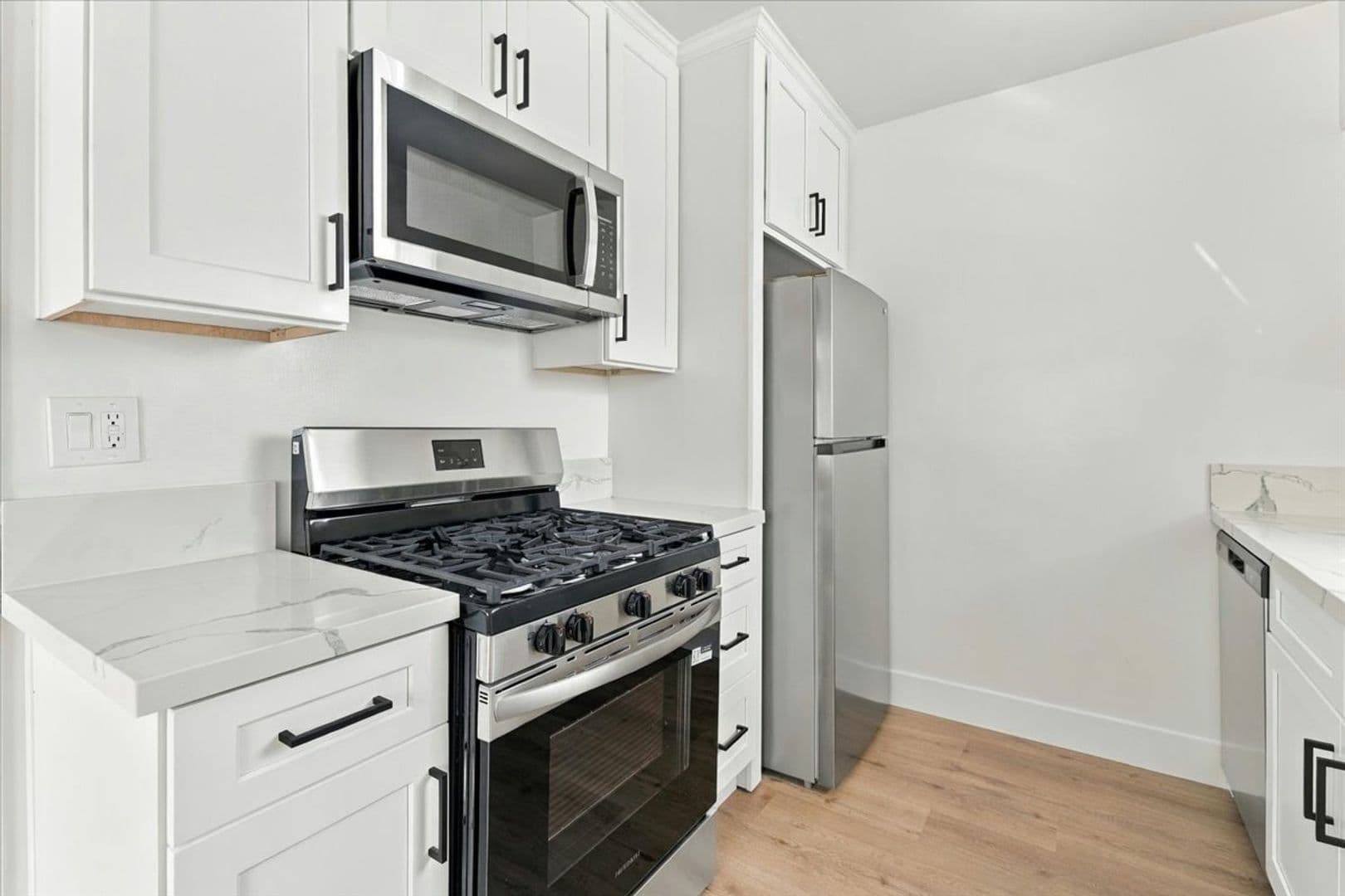 Pasadena Apartment: 130 S Michigan Ave