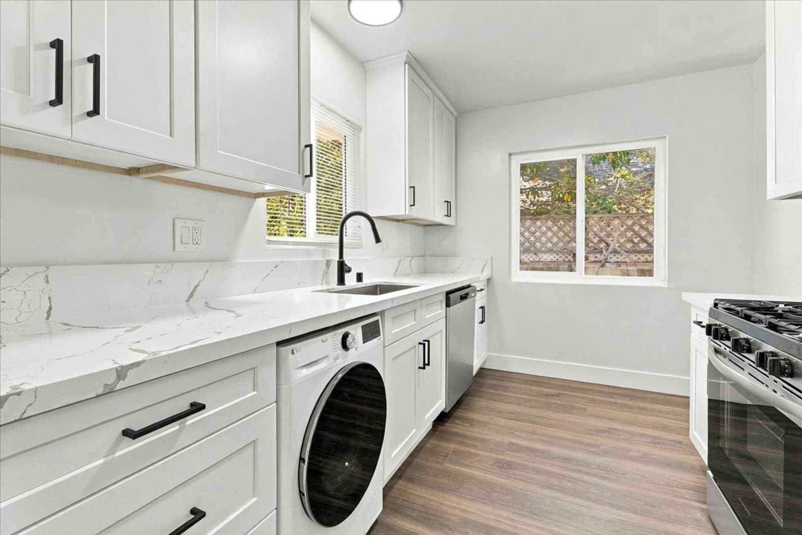 Santa Monica Apartment: 1042 6th St