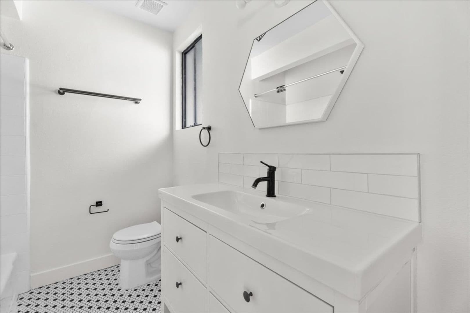 Los Angeles Apartment: 337 S Ave 60