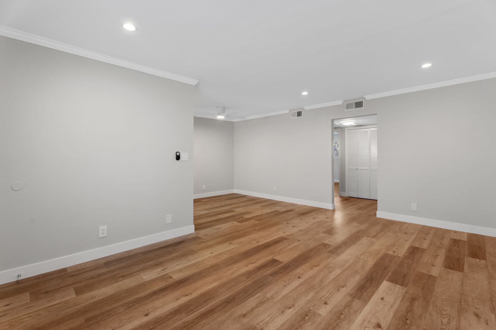 Burbank Apartment: 1815 W Alameda Ave