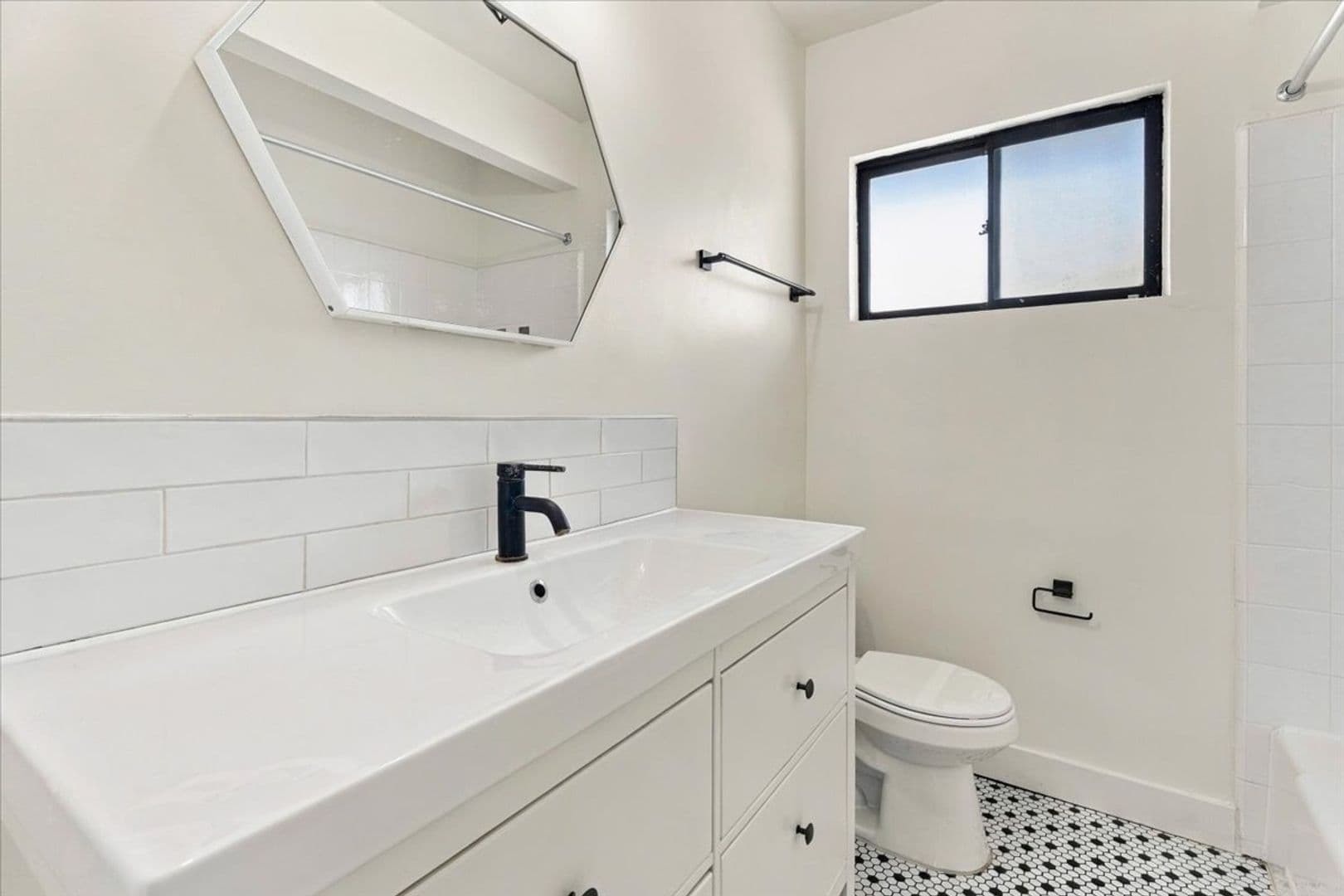 Los Angeles Apartment: 337 S Ave 60