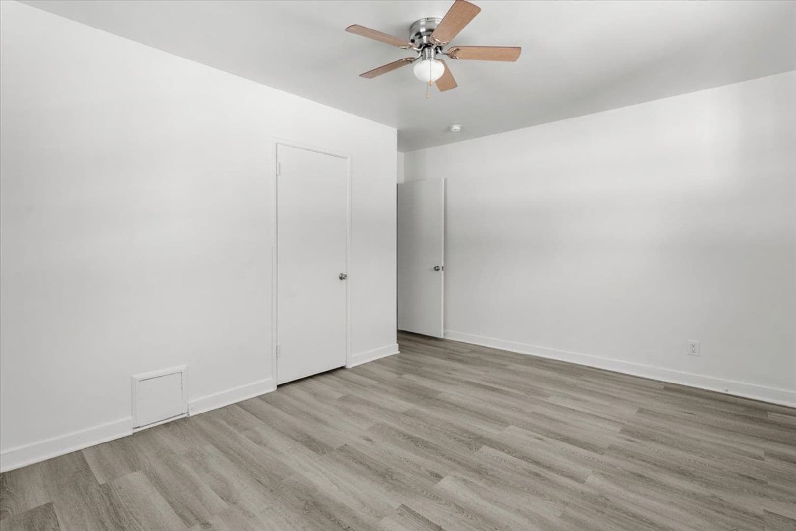 Valley Village Apartment: 5306 Radford Ave