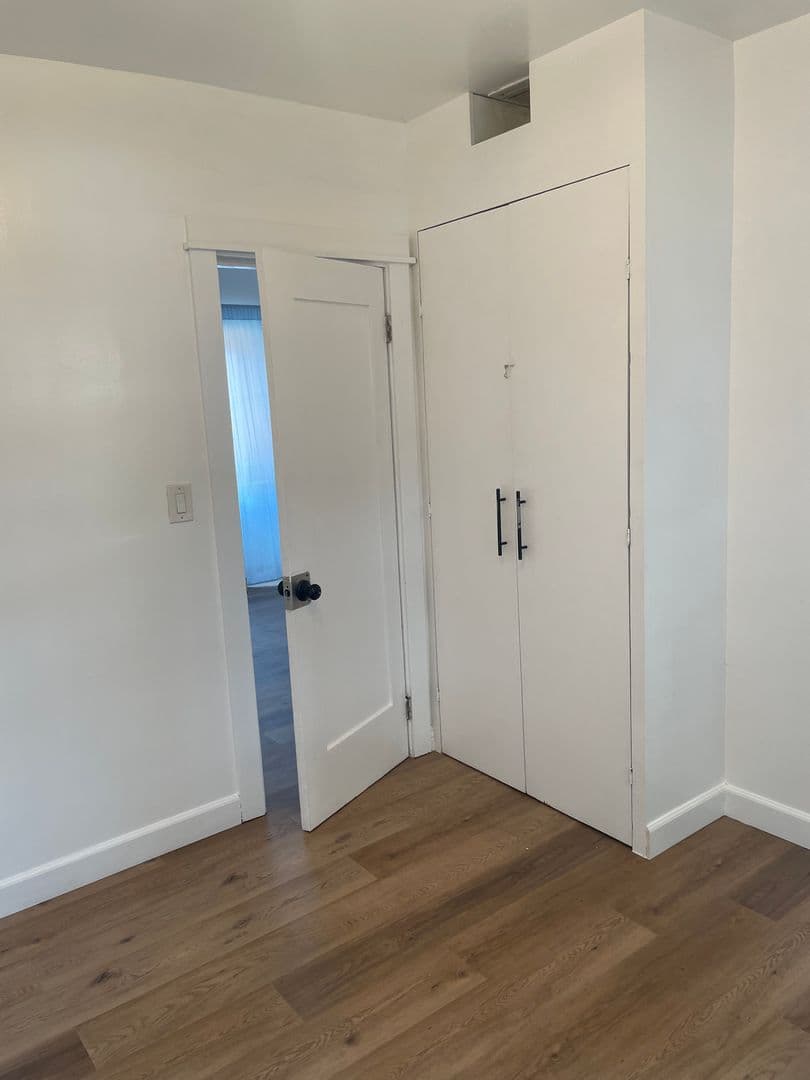 Los Angeles Apartment: 2801 S Budlong Ave