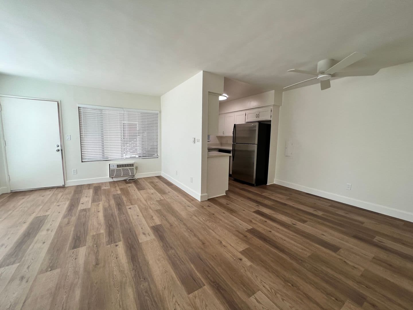 Burbank Apartment: 118 S Cordova St