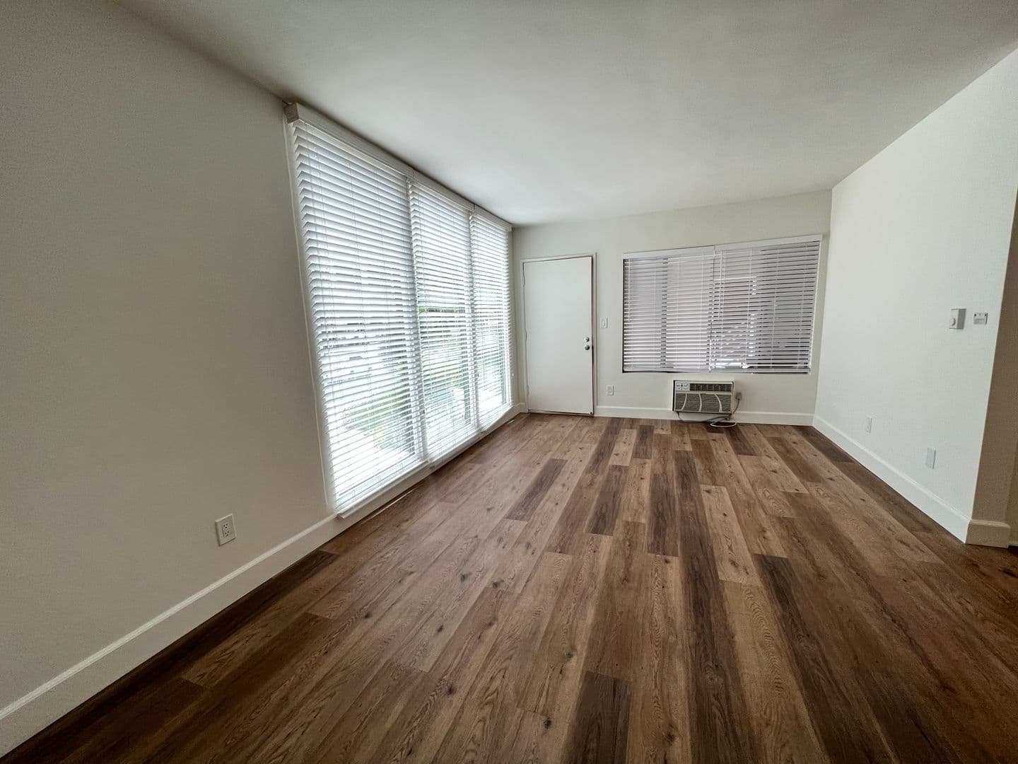 Burbank Apartment: 118 S Cordova St