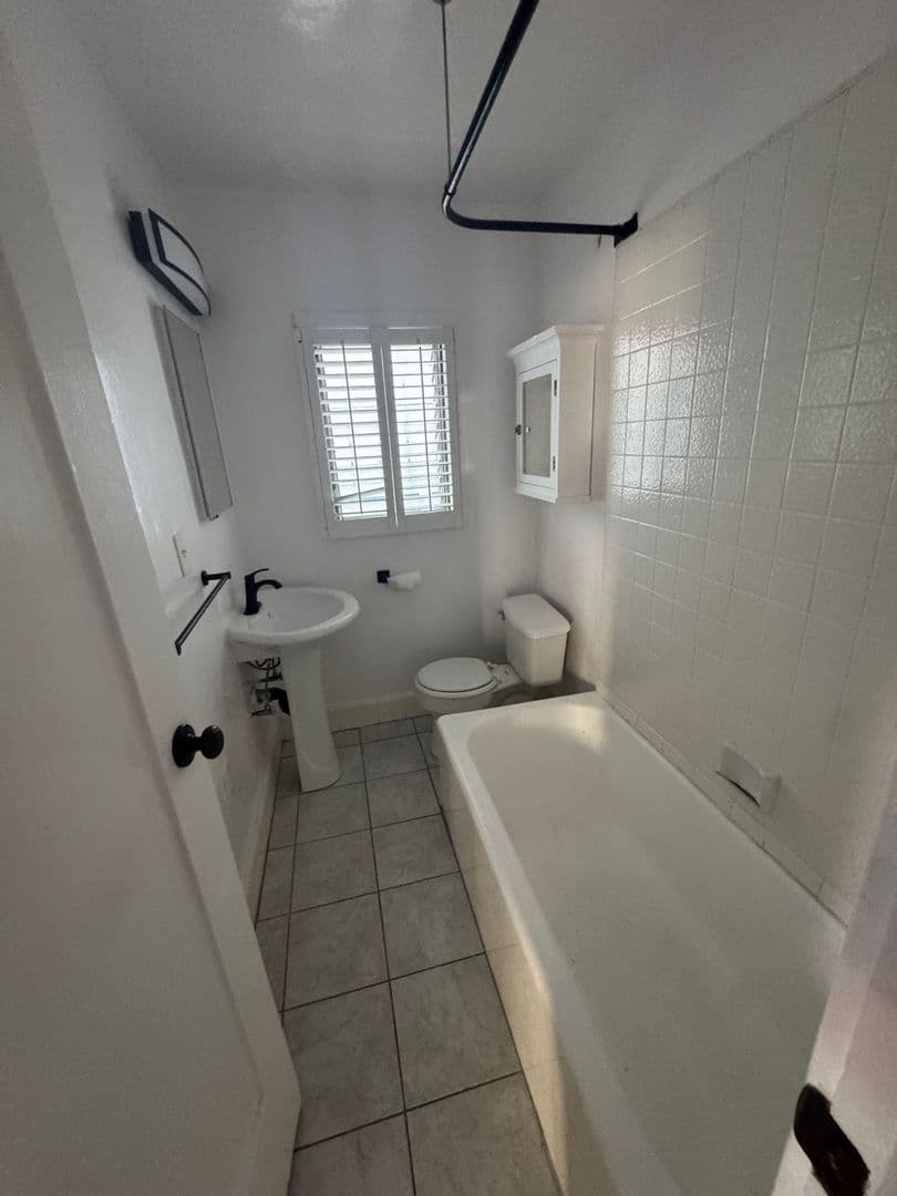 Los Angeles Apartment: 938 N Martel Ave