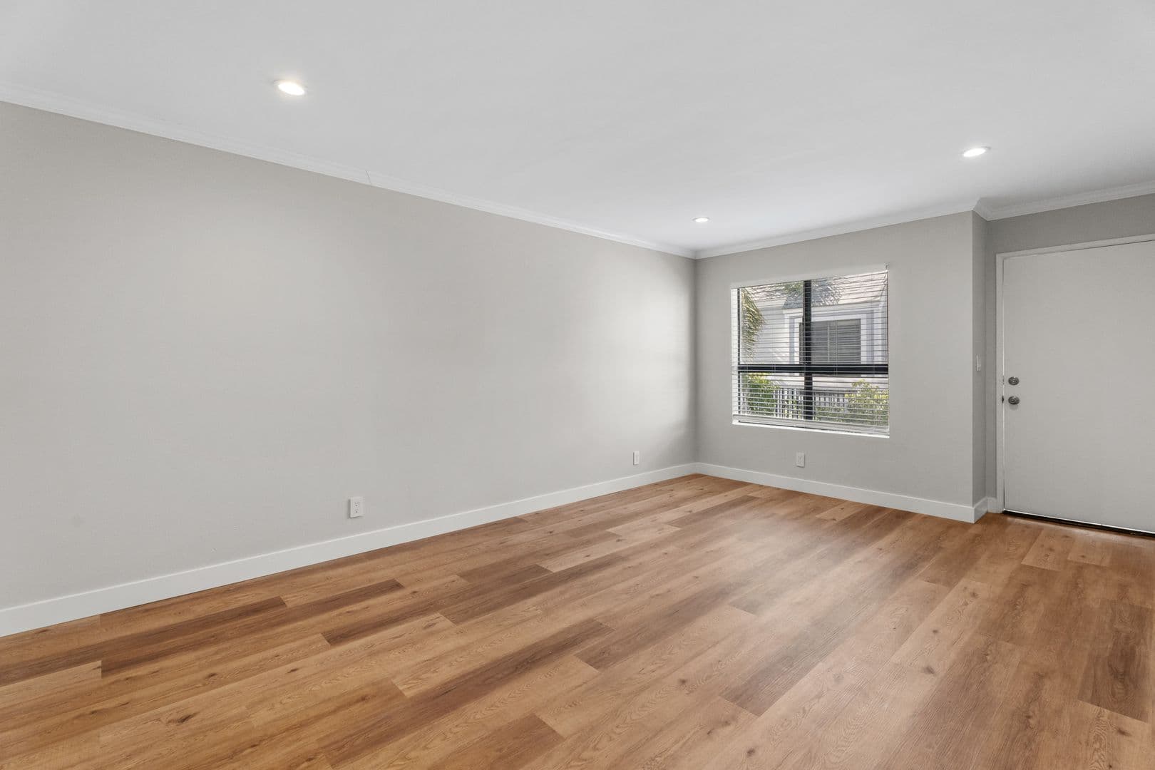 Burbank Apartment: 1815 W Alameda Ave