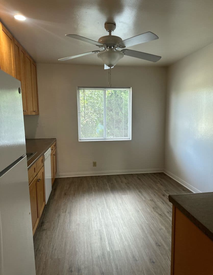 Downey Apartment: 10115 - 10129 Foster Rd