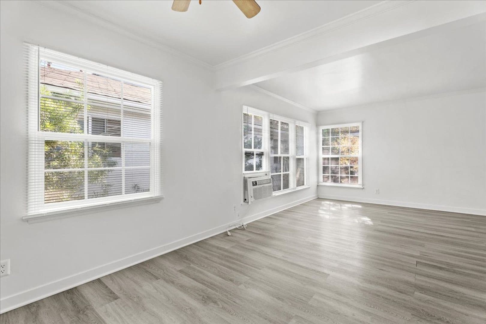 Valley Village Apartment: 5306 Radford Ave