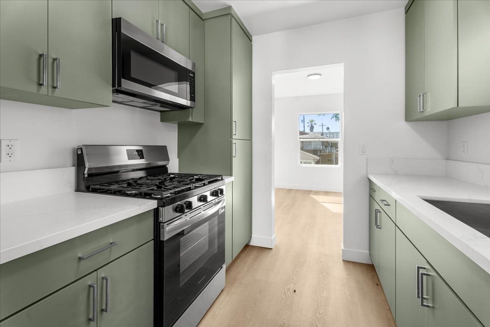Valley Village Apartment: 5312 Radford Ave