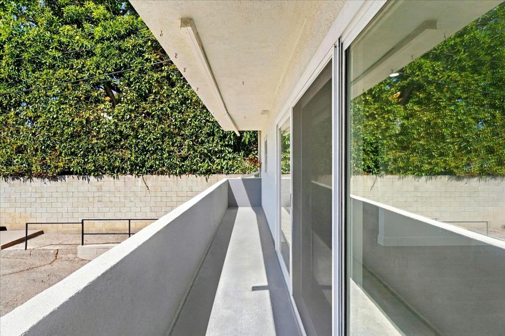 Santa Monica Apartment: 1042 6th St