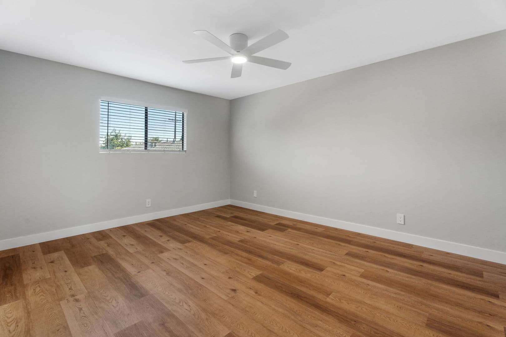 Burbank Apartment: 1815 W Alameda Ave