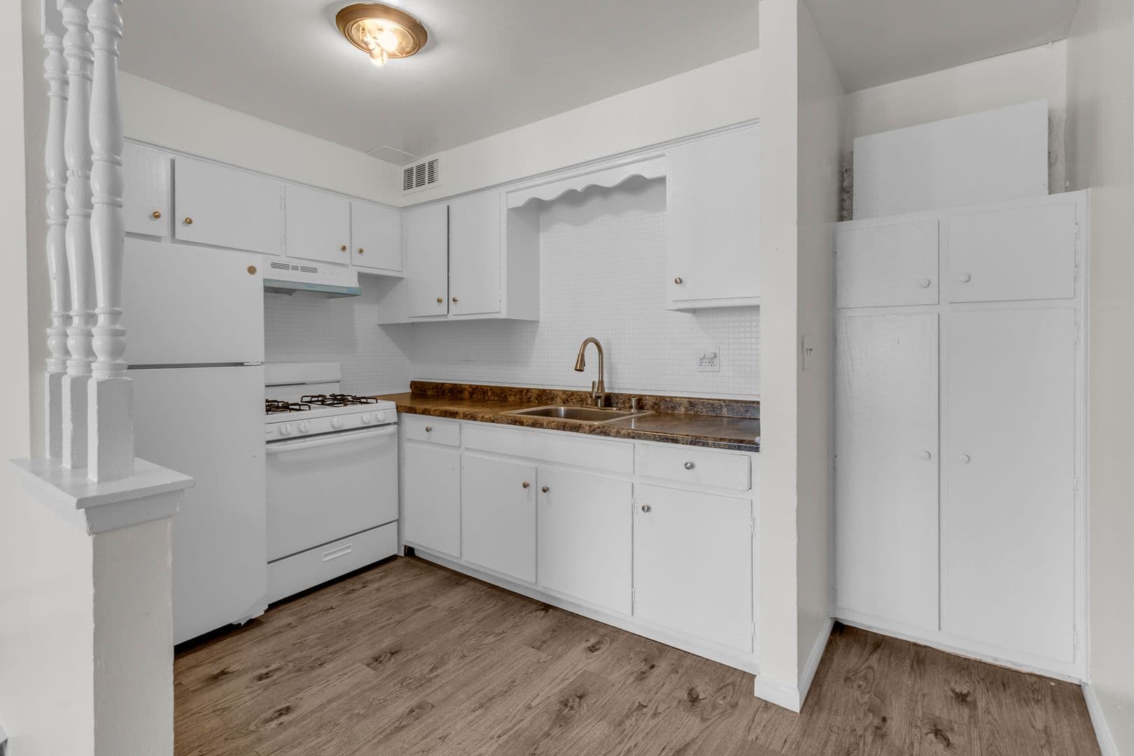 Stone Park Apartment: 1722 N Mannheim Rd