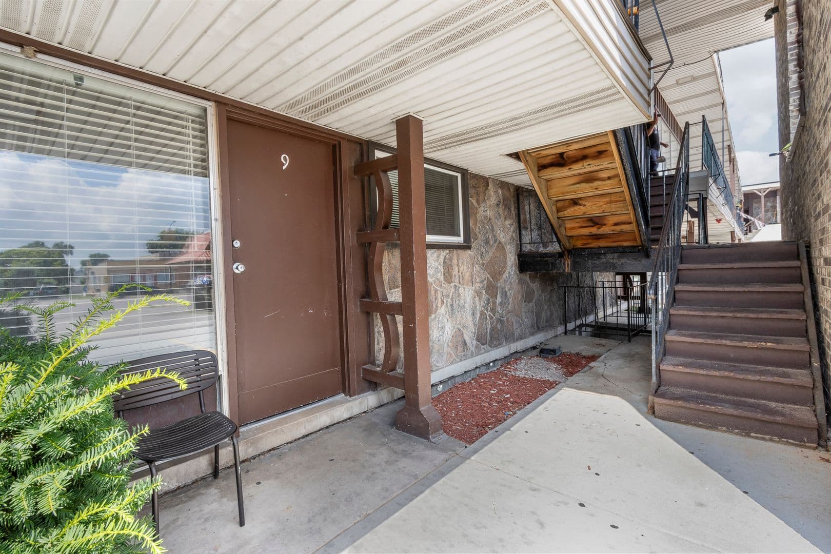 Stone Park Apartment: 1722 N Mannheim Rd