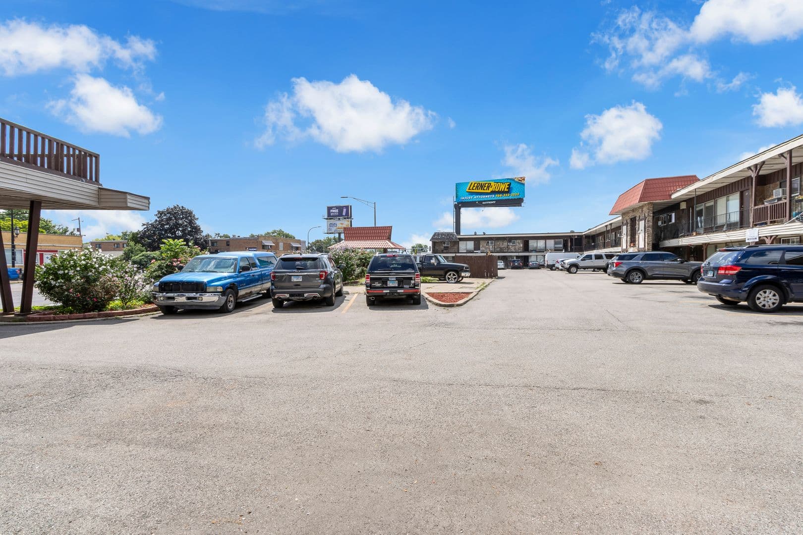 Stone Park Apartment: 1722 N Mannheim Rd
