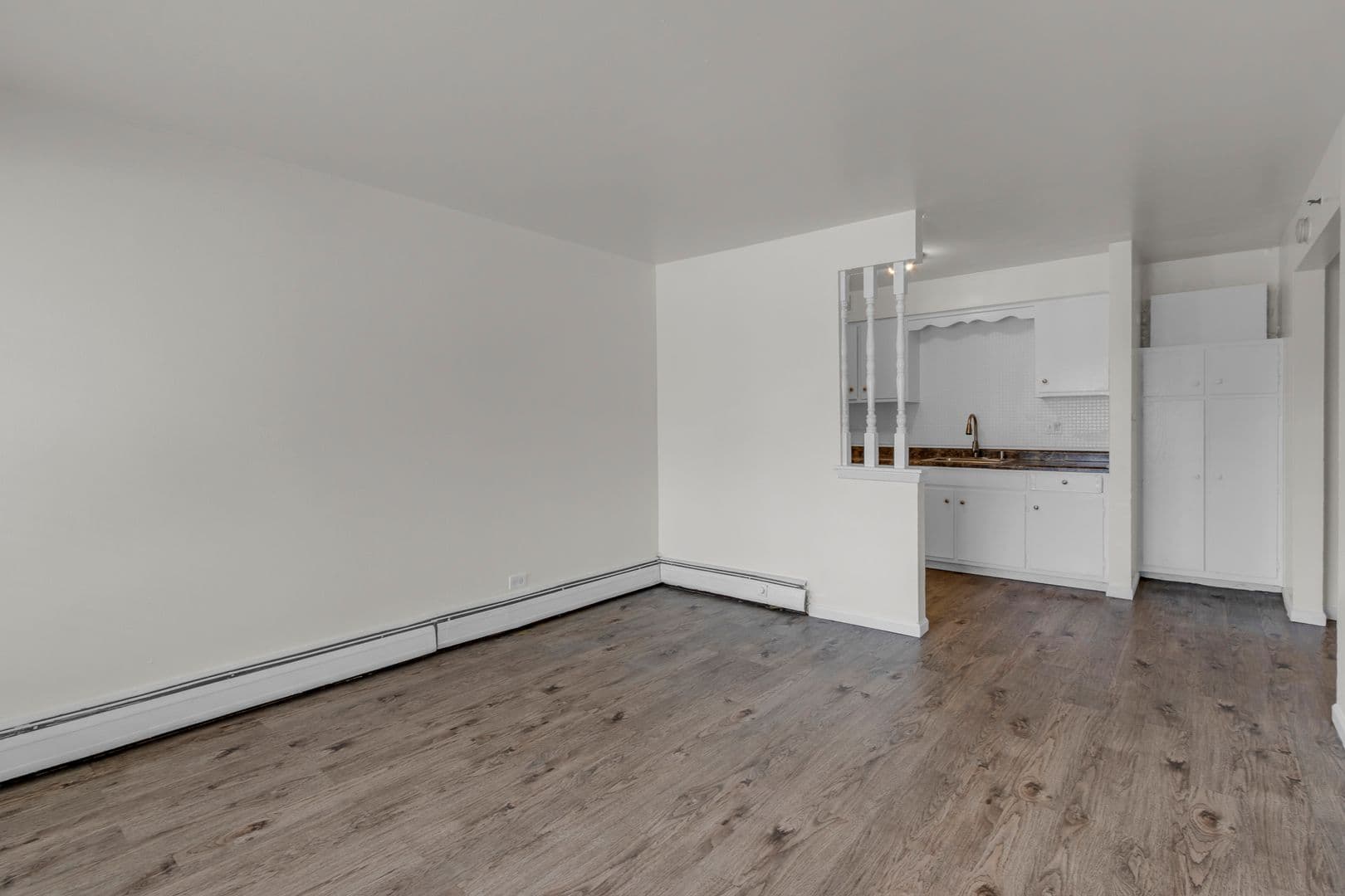 Stone Park Apartment: 1722 N Mannheim Rd