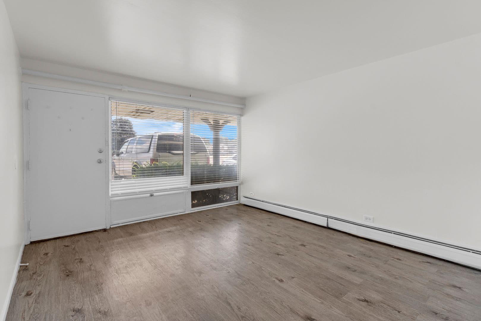 Stone Park Apartment: 1722 N Mannheim Rd
