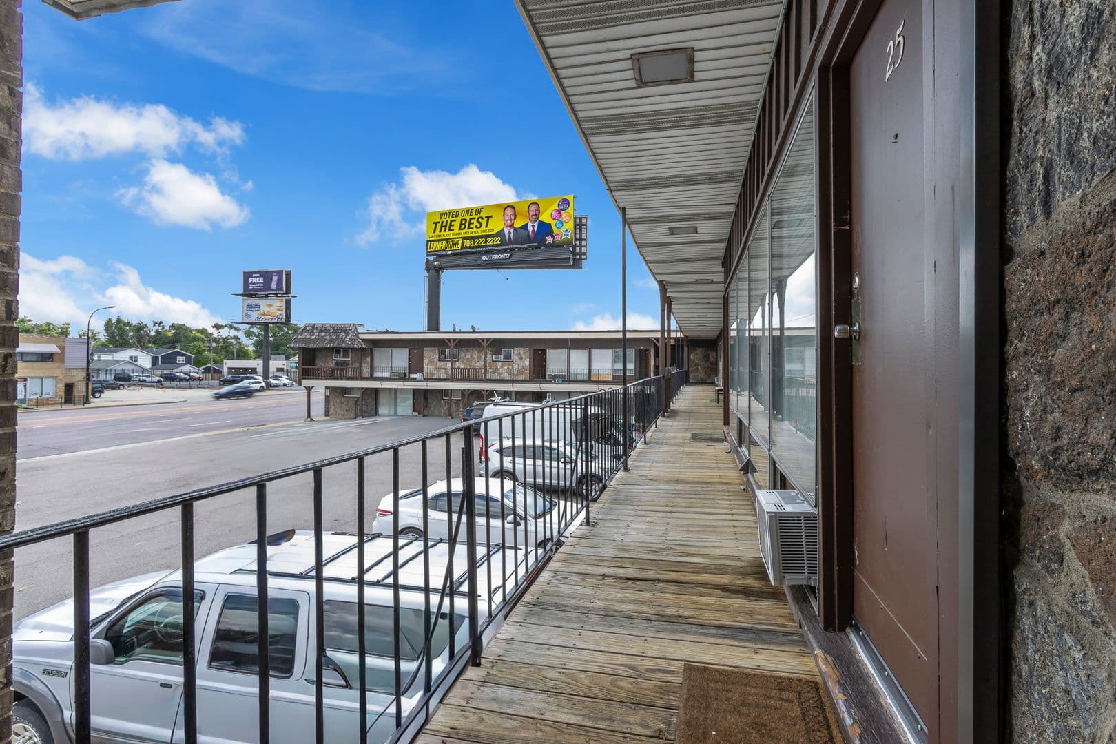 Stone Park Apartment: 1722 N Mannheim Rd