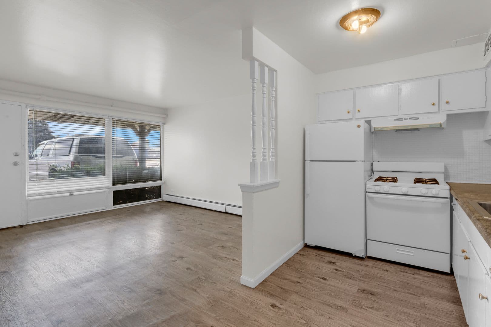 Stone Park Apartment: 1722 N Mannheim Rd