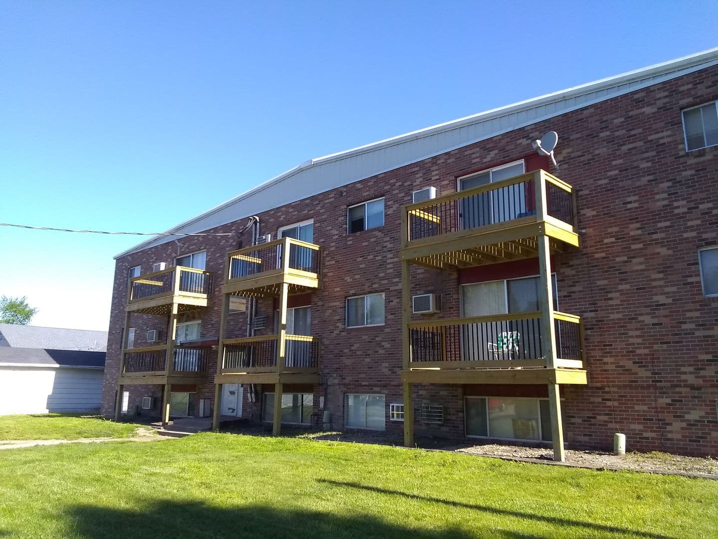 Norfolk Apartment: 118 E Phillip Ave.