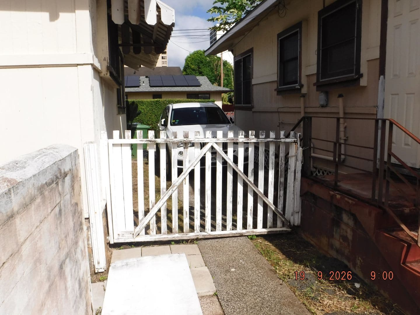 Honolulu Apartment: 1932 Dole Street