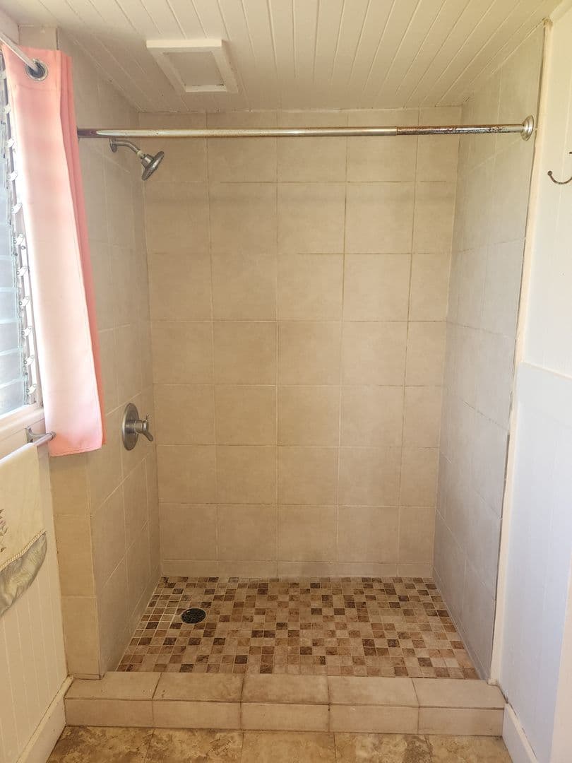 Honolulu Apartment: 1932 Dole Street