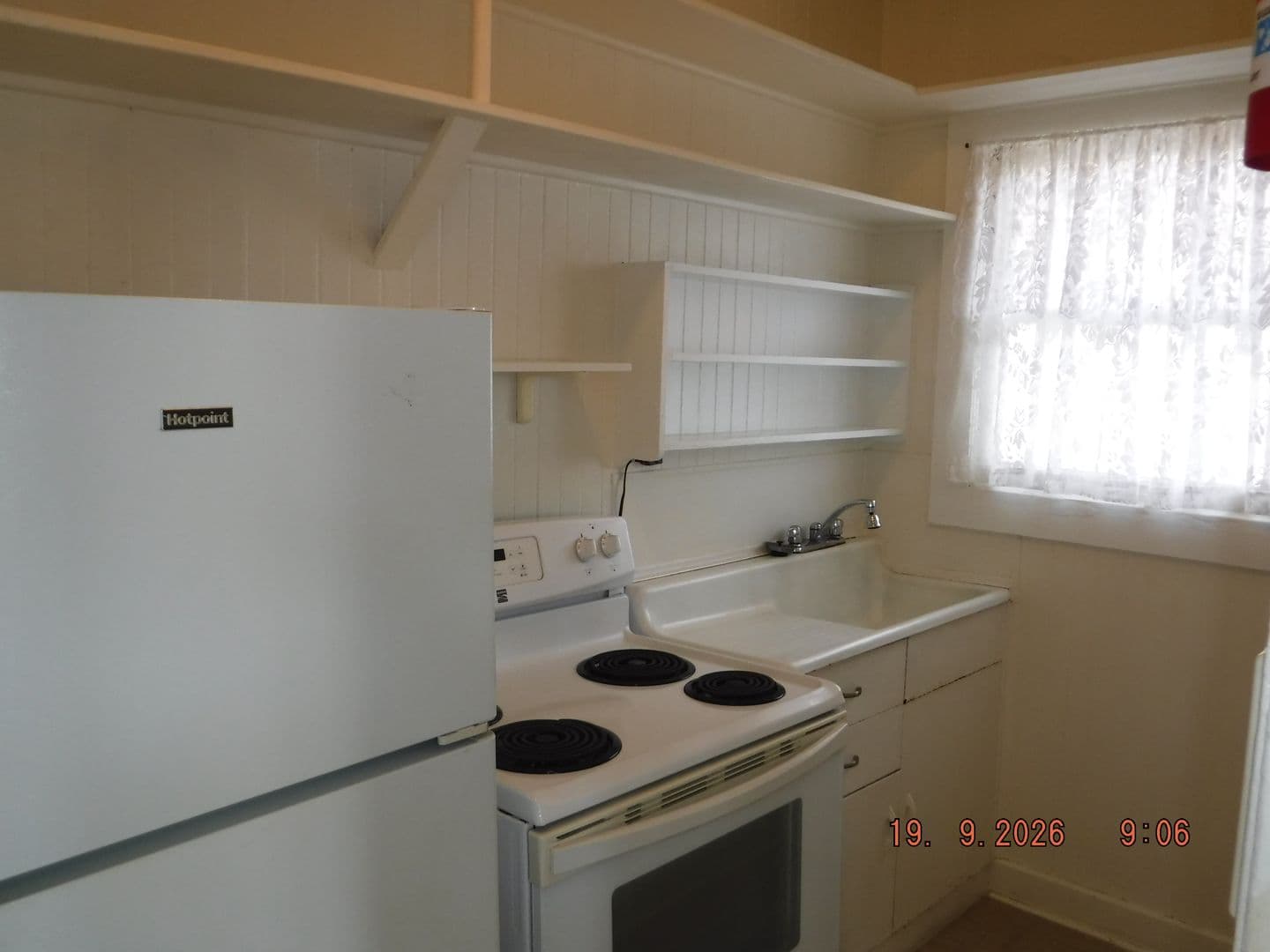Honolulu Apartment: 1932 Dole Street