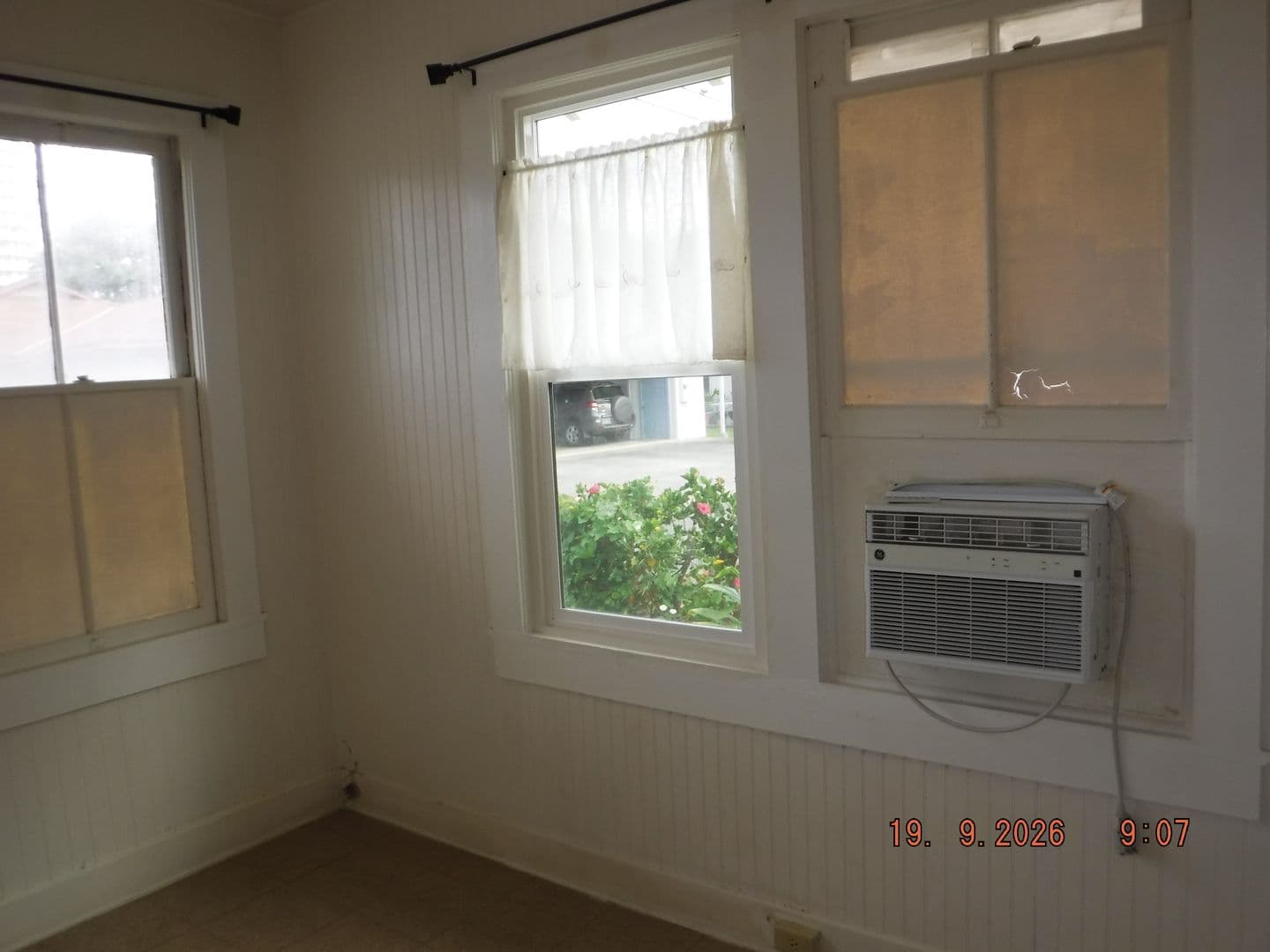Honolulu Apartment: 1932 Dole Street