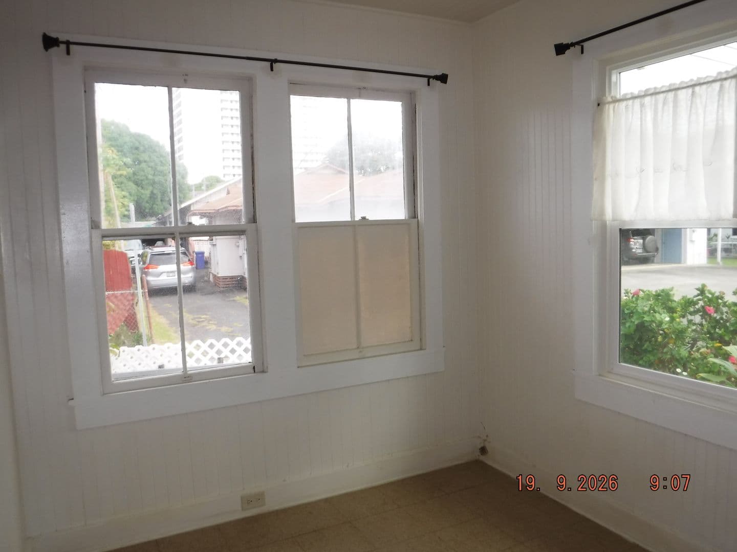 Honolulu Apartment: 1932 Dole Street