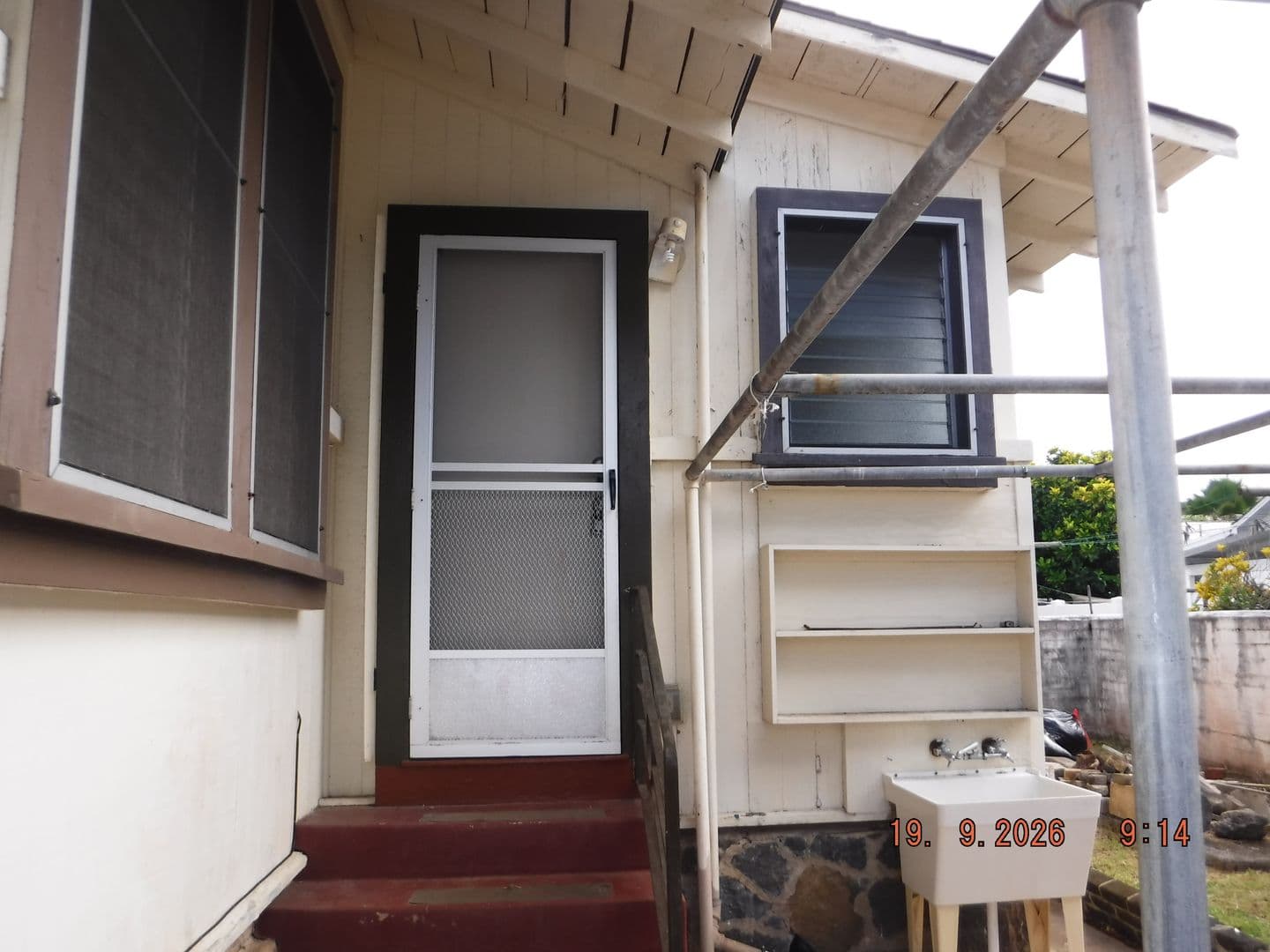 Honolulu Apartment: 1932 Dole Street