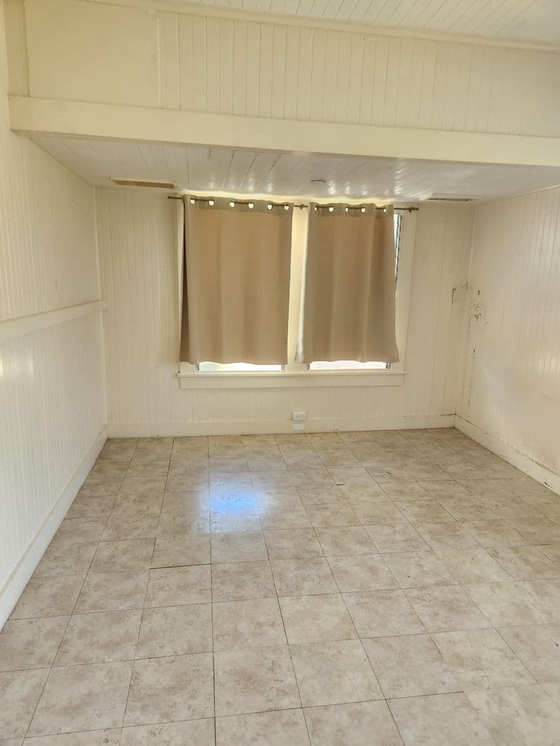 Honolulu Apartment: 1932 Dole Street