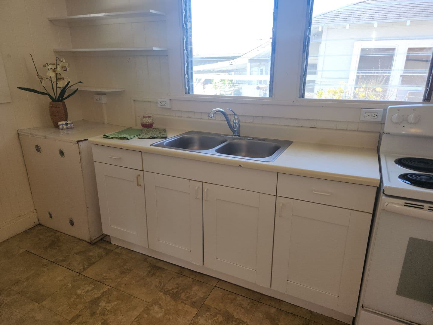 Honolulu Apartment: 1932 Dole Street