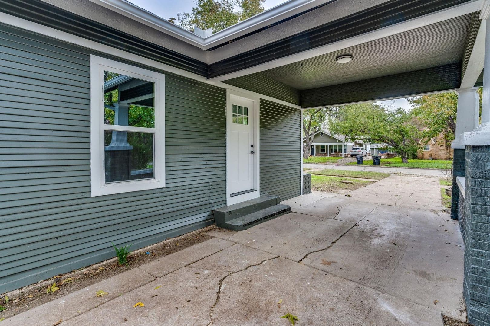 Cleburne House: 206 Bellevue