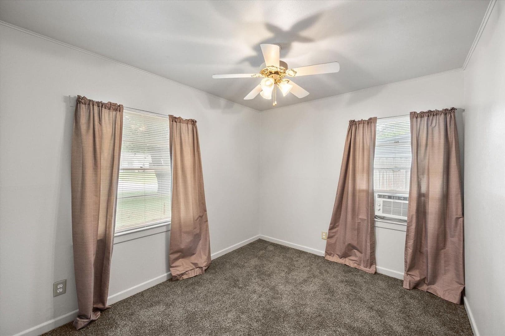 Corsicana House: 2909 Collin St
