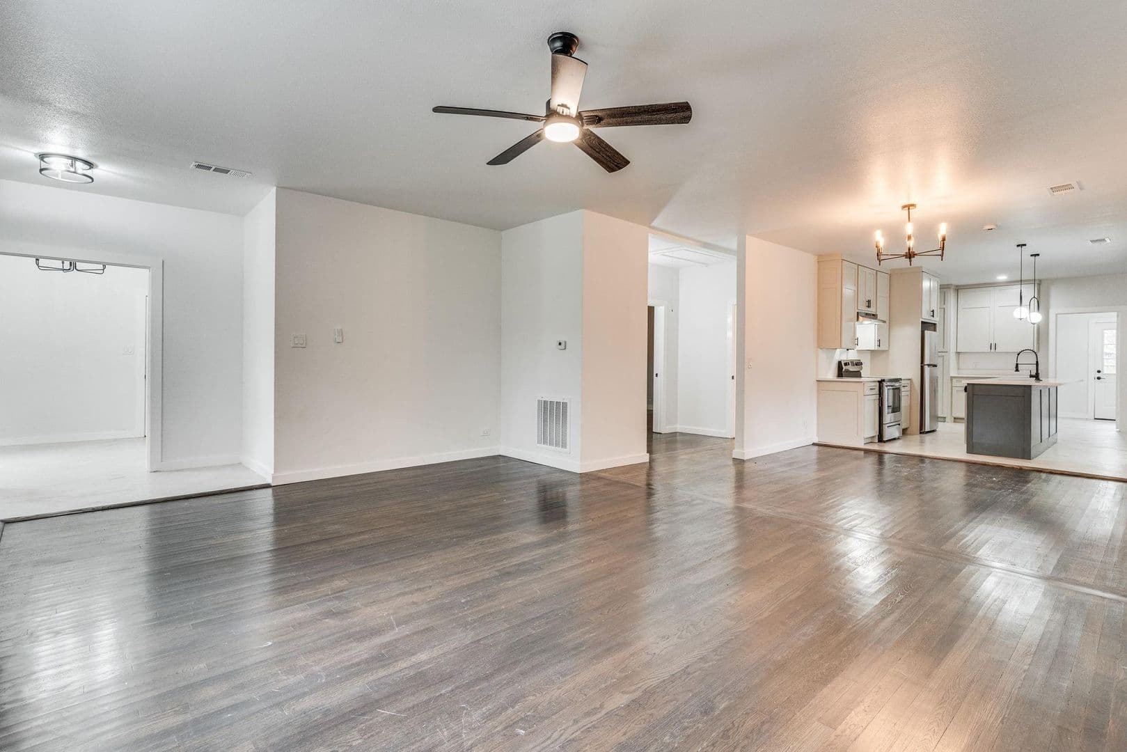 Cleburne House: 206 Bellevue