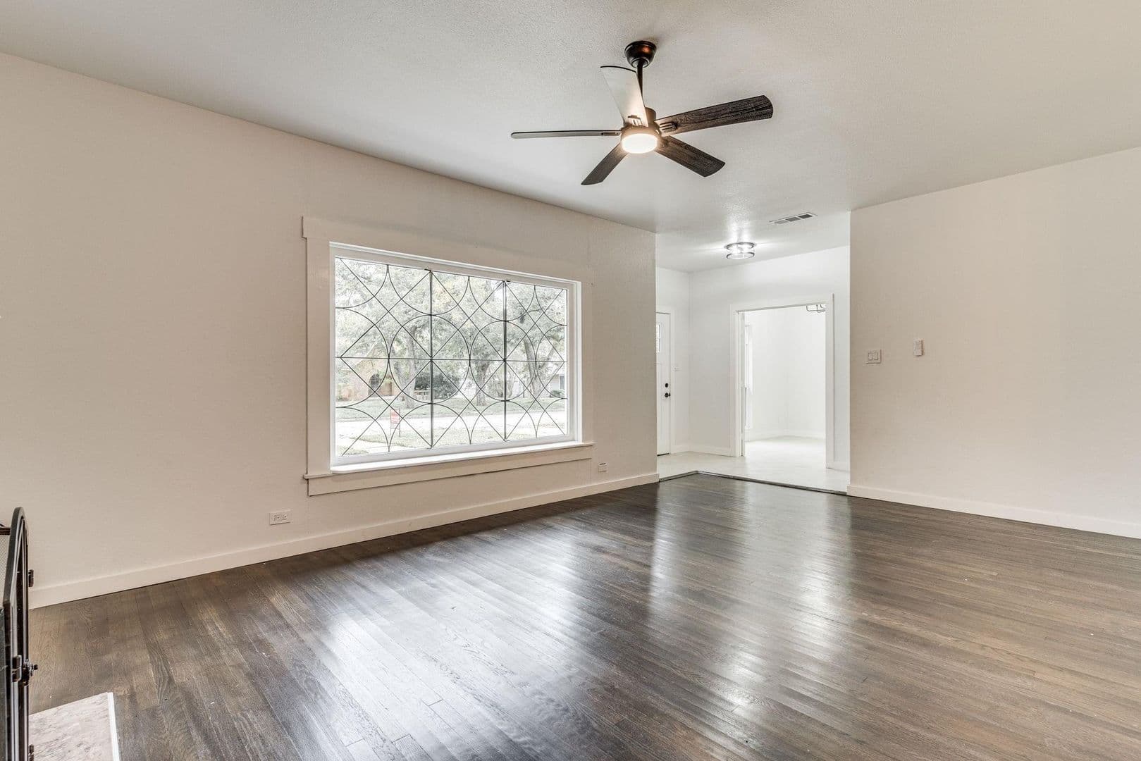 Cleburne House: 206 Bellevue