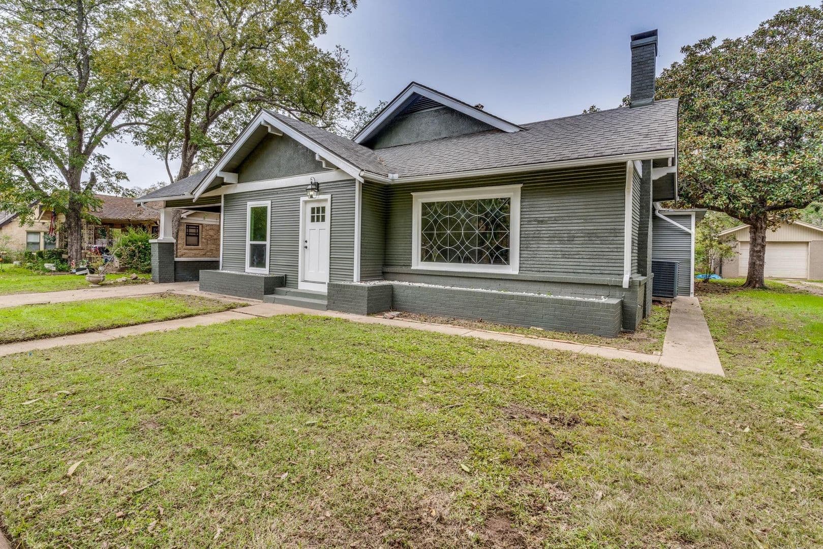 Cleburne House: 206 Bellevue