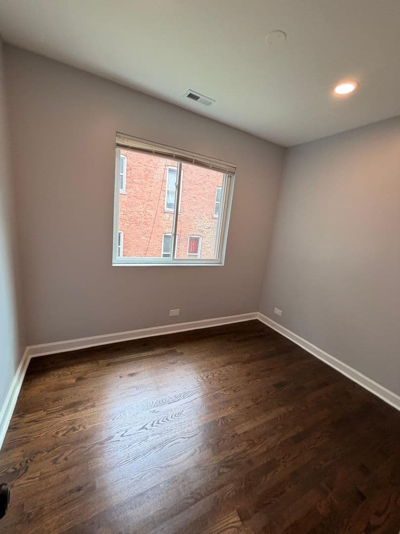 Chicago Apartment: 2906 W Flournoy St, Chicago, IL 60612