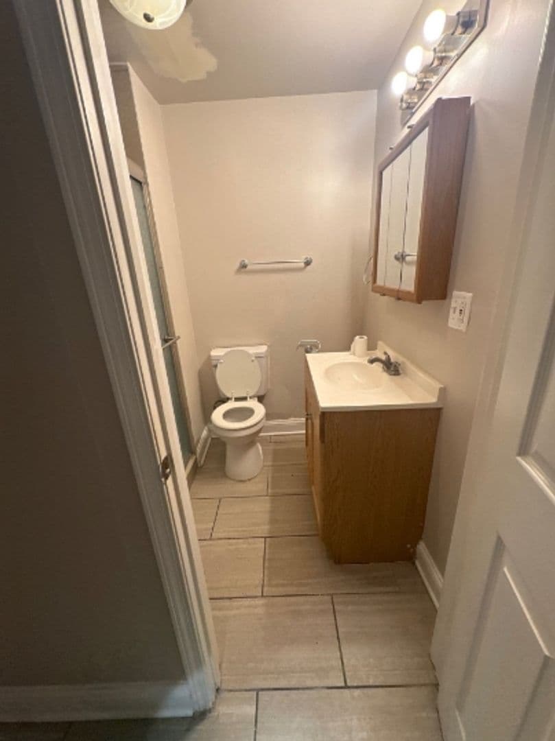 Chicago, Apartment: 7444 S Langley Ave