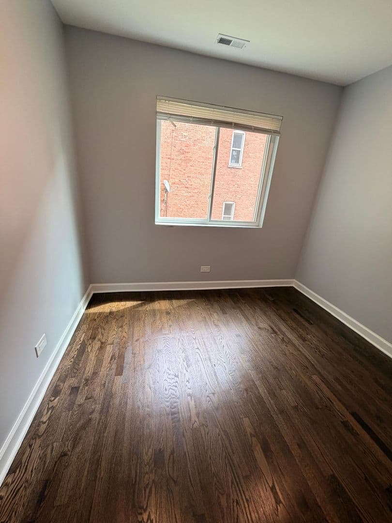 Chicago Apartment: 2906 W Flournoy St, Chicago, IL 60612