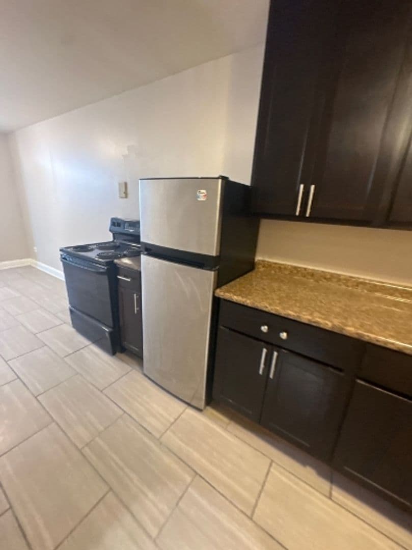Chicago, Apartment: 7444 S Langley Ave