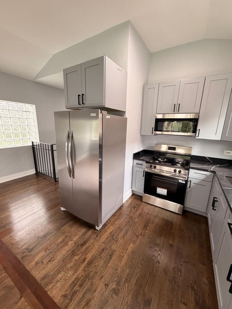 Chicago Apartment: 2906 W Flournoy St, Chicago, IL 60612