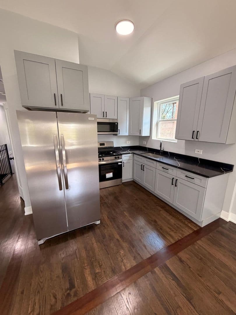 Chicago Apartment: 2906 W Flournoy St, Chicago, IL 60612