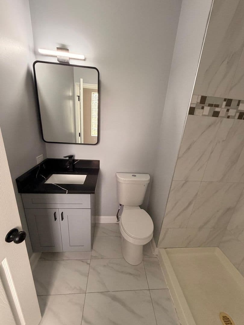 Chicago Apartment: 2906 W Flournoy St, Chicago, IL 60612