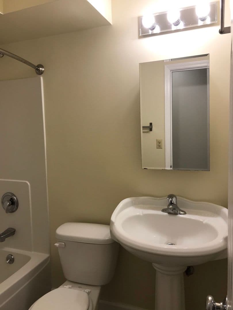 Aurora Apartment: 941-981 Old Indian Trail