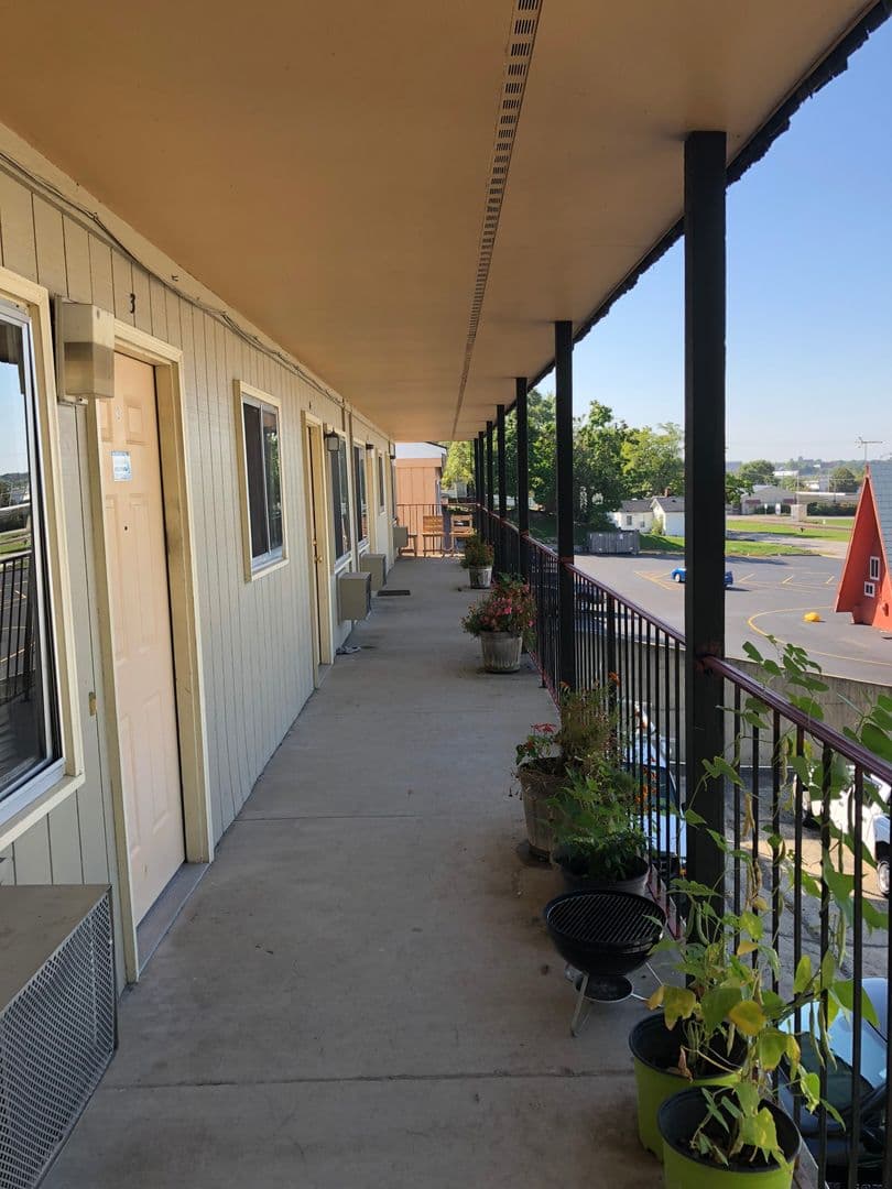 Aurora Apartment: 747-751 Aurora Ave